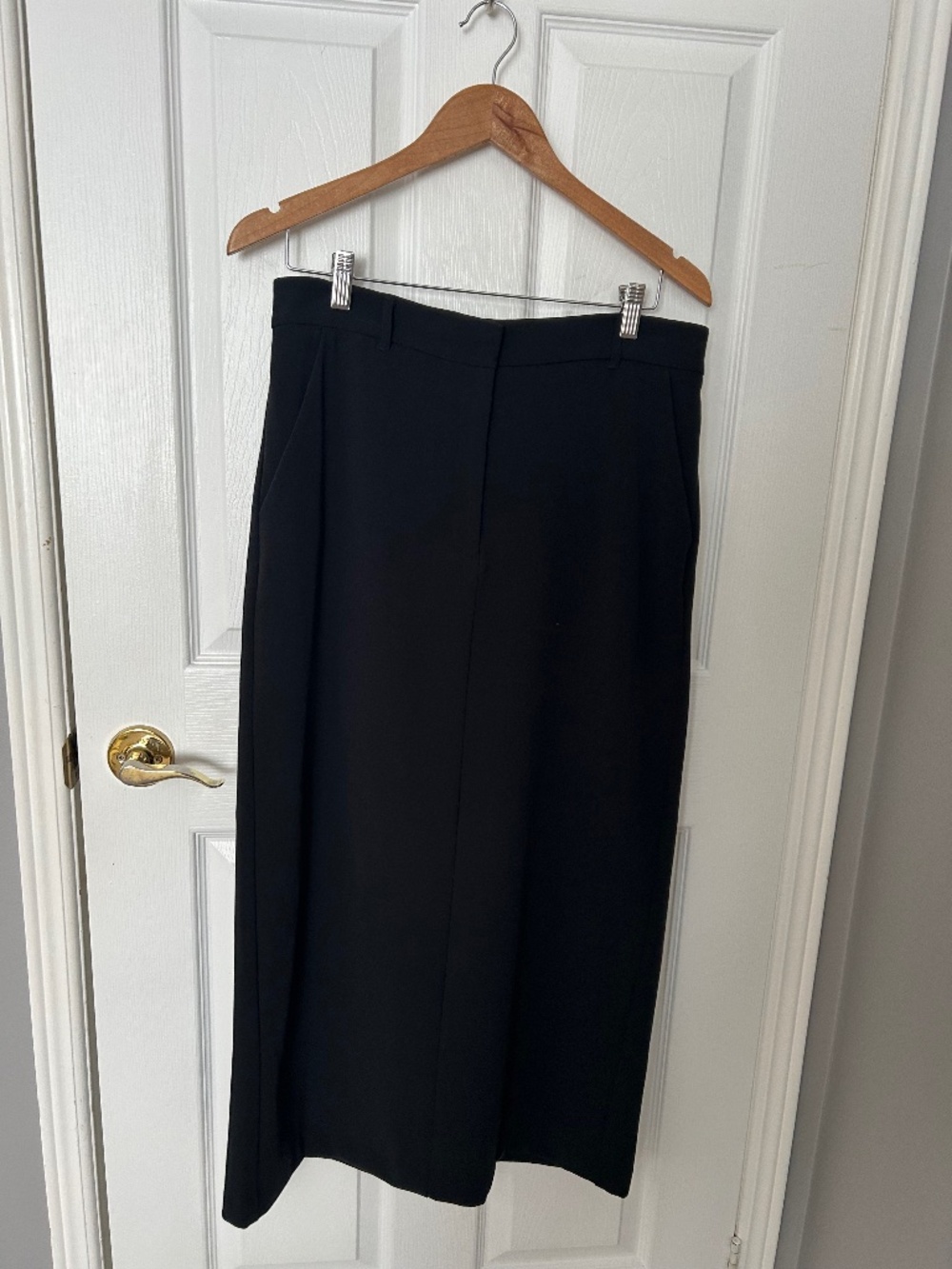 Oak & Fort Black Midi Skirt | Classic Tailored Fit